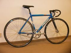 赤い彗星って、自転車ブルーじゃん!