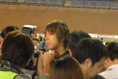 マスメディアの取材が多く、なかなか選手に近づけない