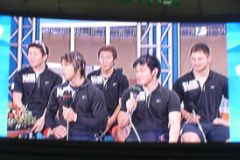 お客さんと競り合う勇気がなかったので、大型スクリーンの写真で勘弁してください(泣)