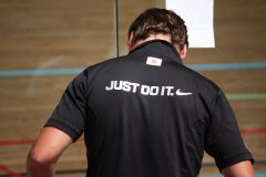 マニエ監督の背中。JUST DO IT そう、もうやるしかない