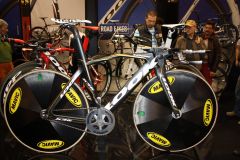 見本市会場に展示されていたLOOK KG596Track。今、日本チームが使っている496の次世代機種