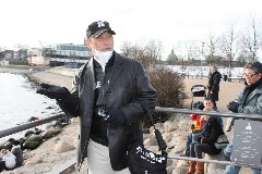 コペンハーゲン市内での滝澤先生。花粉症なのでマスク着用。あ～！その手袋ゴワゴワテックスじゃないですか！！
