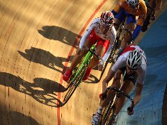 ポイント・レースで激走する元砂選手