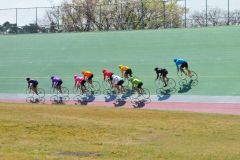 中村も前へ踏み込む。