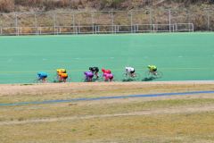 山形の後ろで5番戸伏と７番中村が併走。