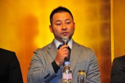 山崎芳仁