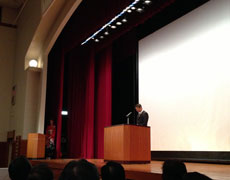 競輪学校を代表してスピーチする中井生徒