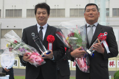 トロフィー・花束授与
