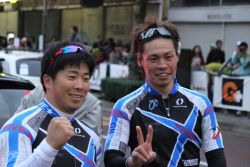 安堵の表情の二人