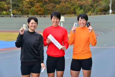 上位3名 ※左から細田生徒、尾崎生徒、児玉生徒