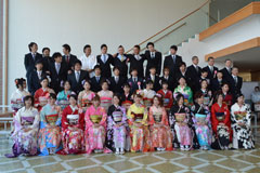 伊豆市新成人と集合写真