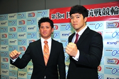 敢闘を誓う村上博幸選手とパク・ヨンボム選手