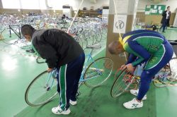 検車場を借りて整備