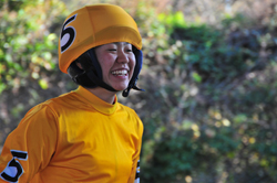 1着でゴール後、笑顔の中嶋生徒