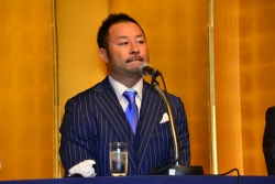山崎芳仁