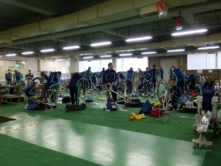 検車場での自転車組み立て