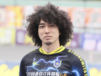 決勝4番車、山崎賢人選手