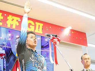 敢闘宣言をする山田英明選手